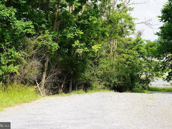 Harold Dr, Martinsburg, WV 25403