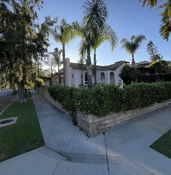 101 N La Peer Dr — Photo 32