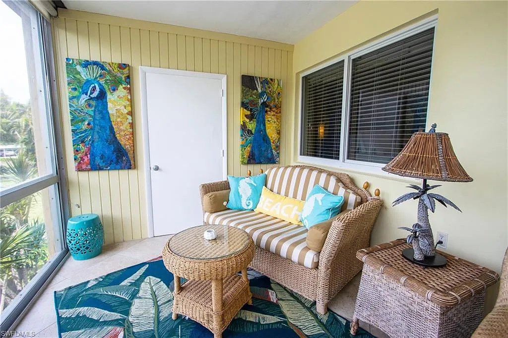 2 bed, 2.0 bath, 1100 sqft, $5,700 — Photo 2