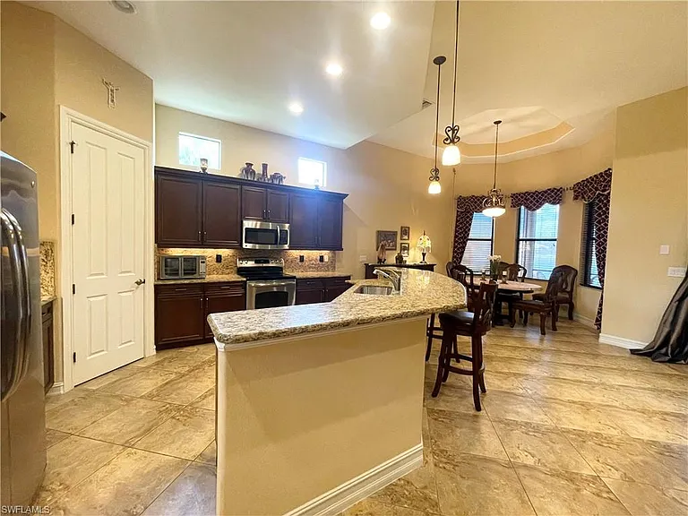 7302 Acorn Way — Photo 9