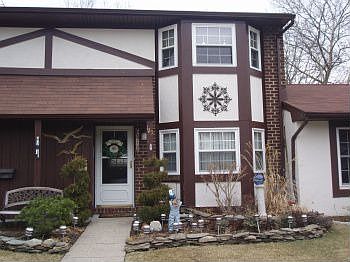 Mint 2 Bed/1 1/2 Bath