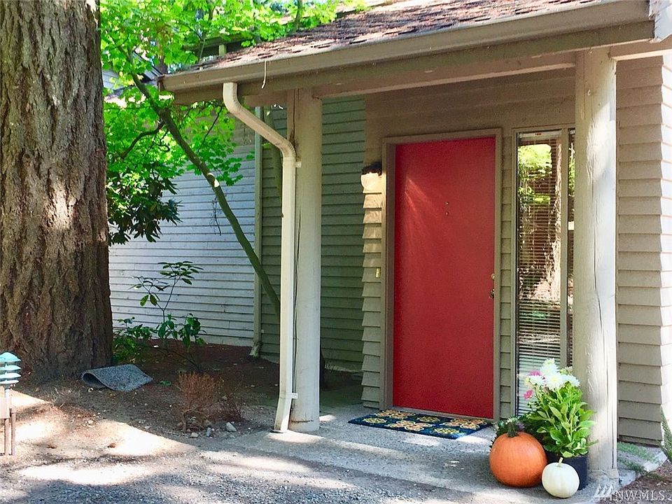1st image of 1112 109th Ave SE #C1112