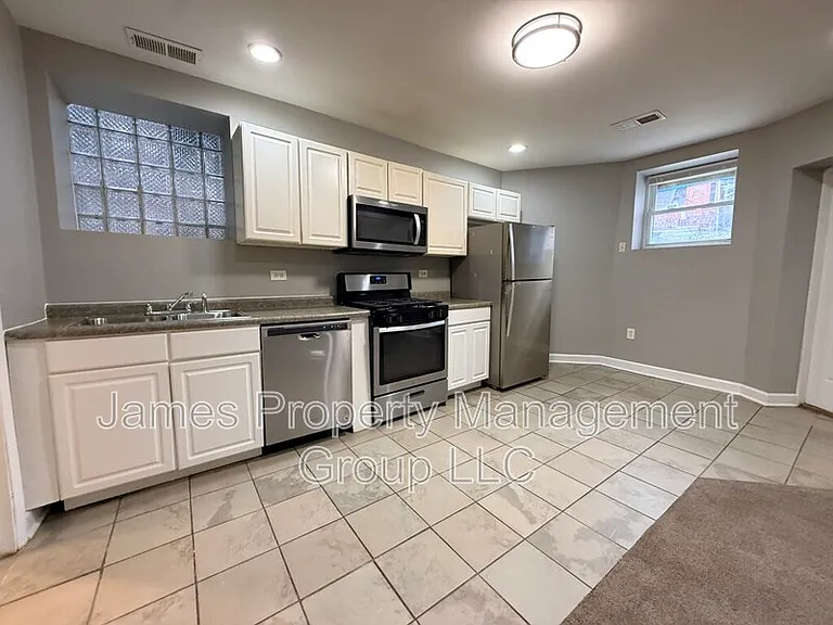 2524 W Cortez St — Photo 4