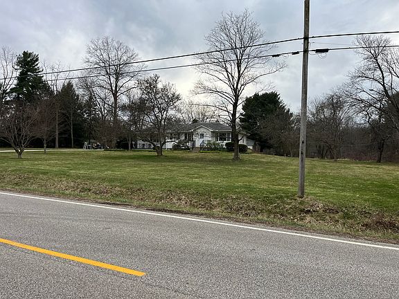 2nd image of 440 S Medina Line Rd