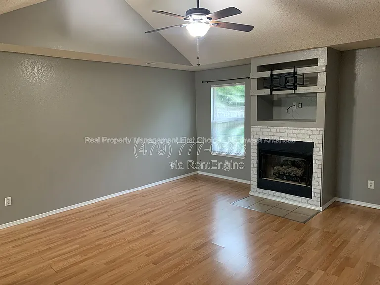 509 E Pinion St — Photo 3