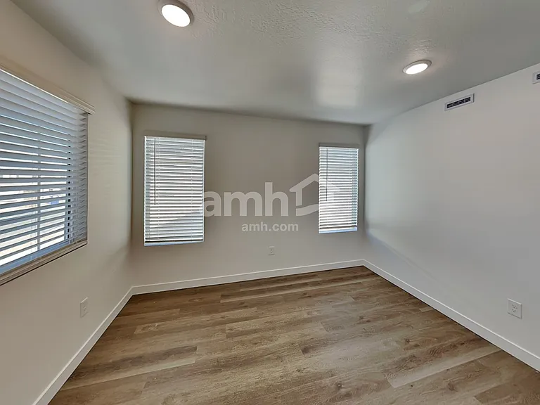 18475 W Honeysuckle Dr — Photo 12