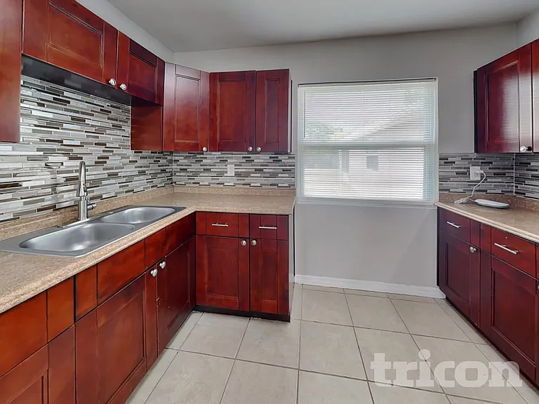 1707 W Hanlon St — Photo 5