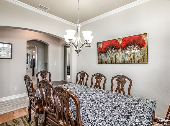 4th image of 402 Bullrun Way