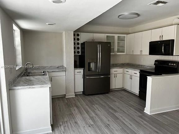 4th image of 17541 NE 4th Ave #17541
