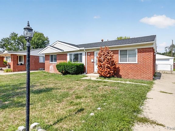2nd image of 34624 Michelle Dr
