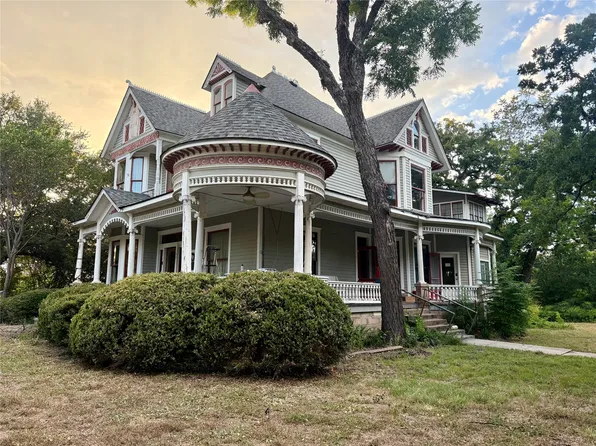 221 E Bridge St, Granbury, TX 76048