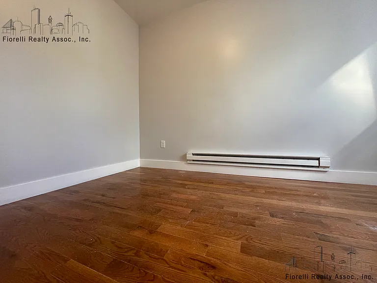 Charter St — Photo 13