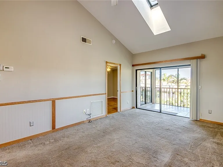 4616 SE 6th Ave #202 — Photo 9