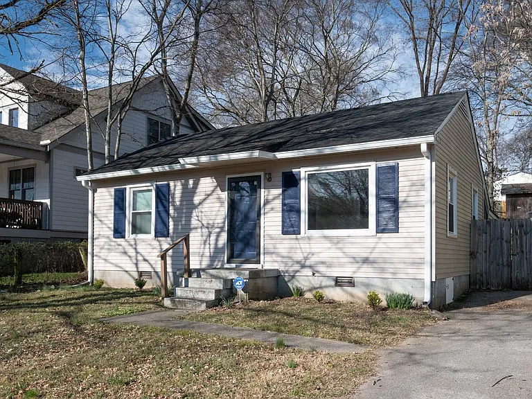 606 Village Ct — Photo 2