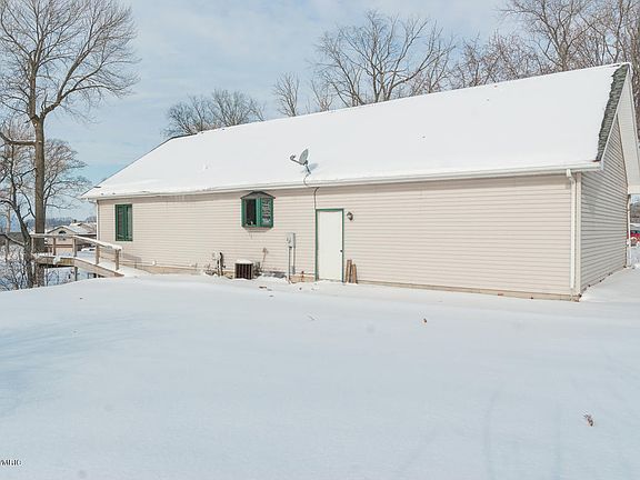 3rd image of 43319 Eagle Lake Dr