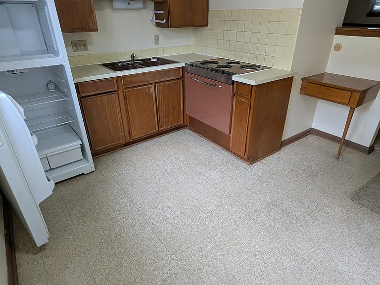 741 Guernsey Dr #2 — Photo 2
