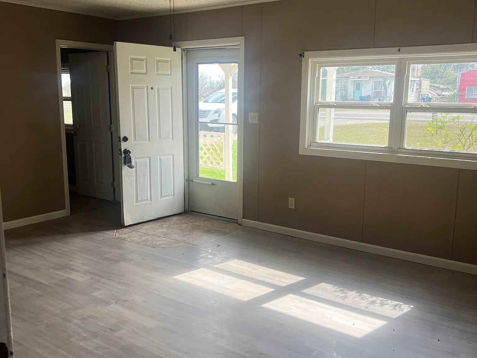 3 bed, 1056 sqft, $900 — Photo 2