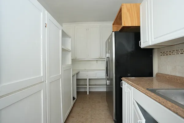 Rented by Norman Raindel, LREB | media 7