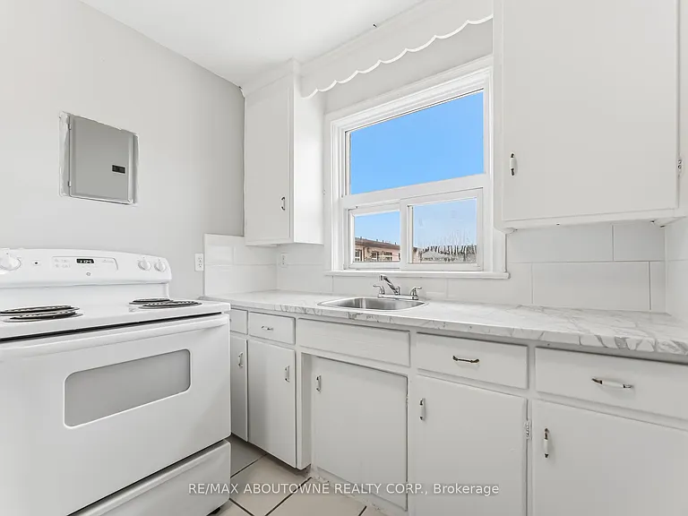1037 Churchill Ave E #7 — Photo 15