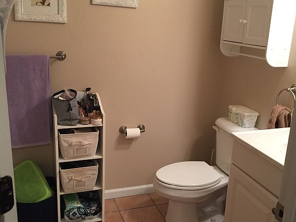 4th image of 215 Berry Ave APT A