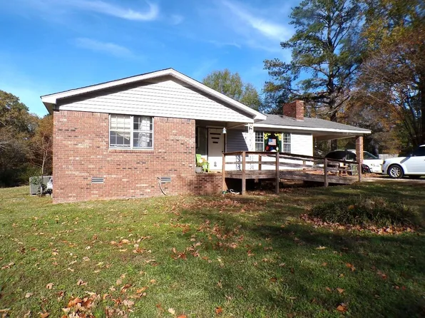 13 Lakeview Dr, Selmer, TN 38375
