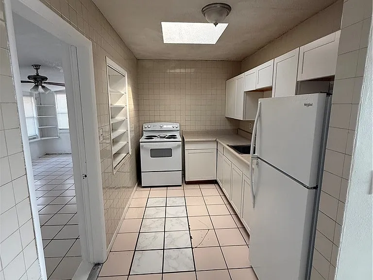 21422 Kenyon Ave — Photo 8