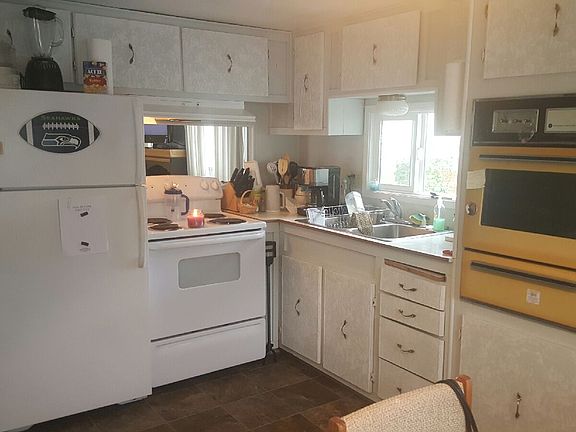 2nd image of 3909 E Fourth Plain Blvd