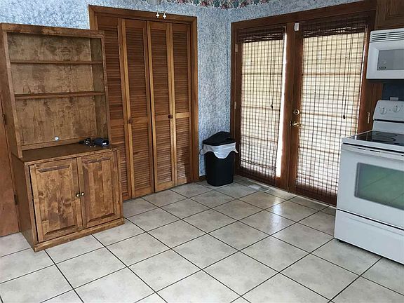 5th image of 808 Powell Ln