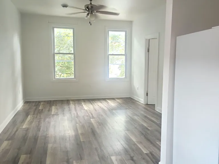 2521 S 8th St — Photo 19