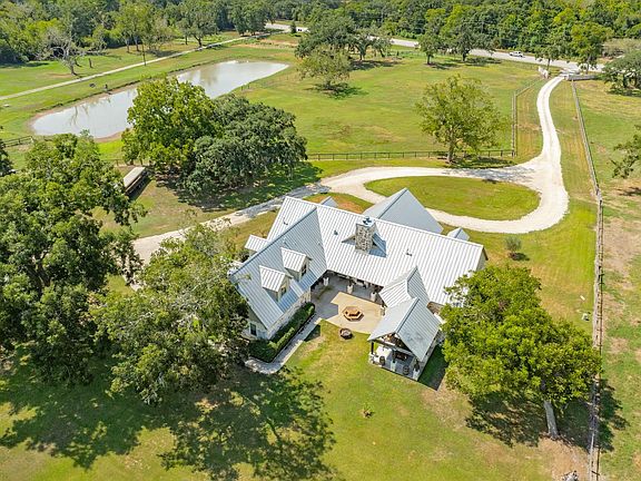 3rd image of 620 Brit Bailey Blvd
