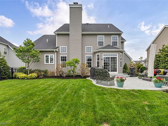 5th image of 32708 Albion Dr