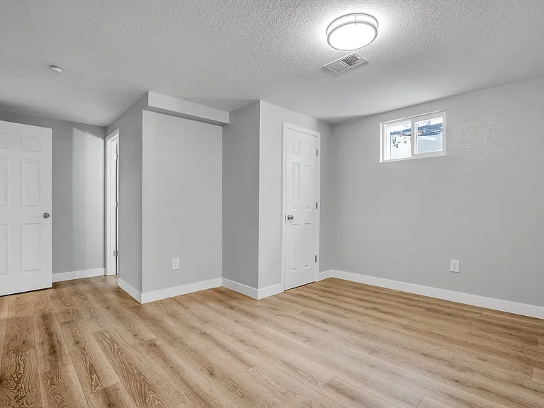 1537 S Jamaica St — Photo 13