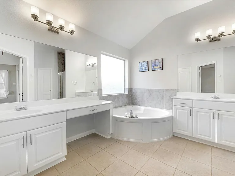 3806 Azur Ln — Photo 20