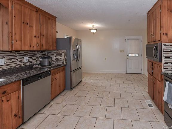3rd image of 4710 Craigwood Dr