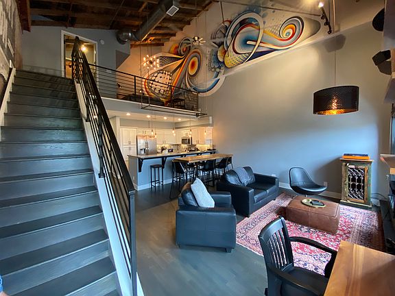 4th image of 2711 Welton St APT 206