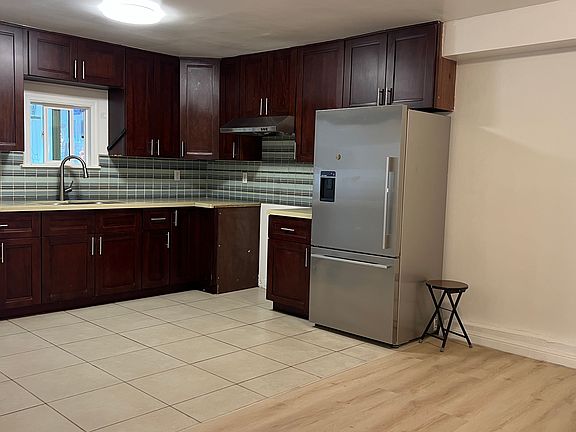 3rd image of 4126 Pacheco St