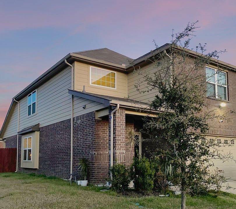2nd image of 824 Cayotillo St