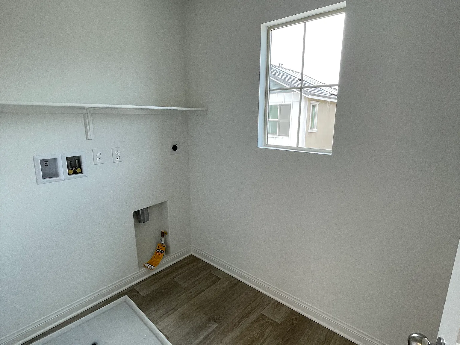 3 bed, 2.5 bath, 1564 sqft, $3,300 — Photo 4