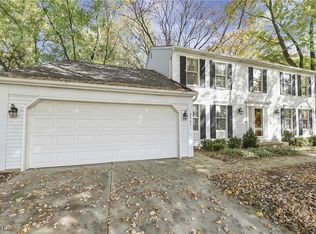 9707 Huntington Park Dr, Strongsville, OH 44136