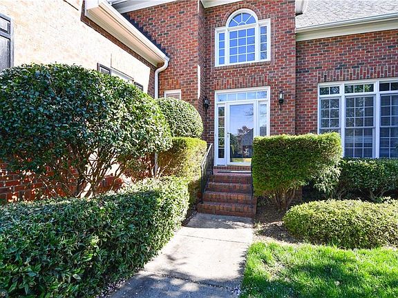 3rd image of 20 Winterberry Ct