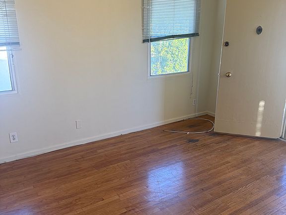 2nd image of 2514 N Glenoaks Blvd #B