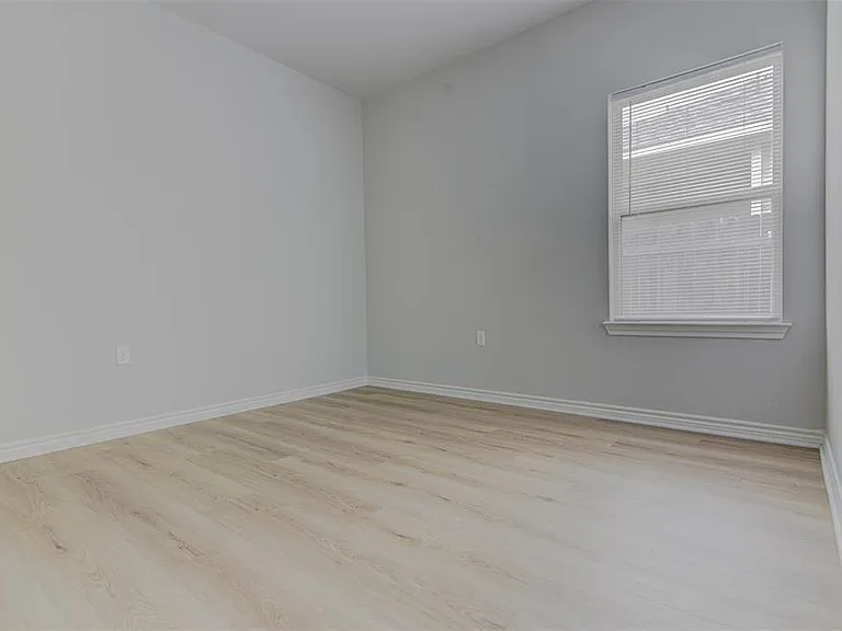 1311 Hazelton Cv — Photo 17