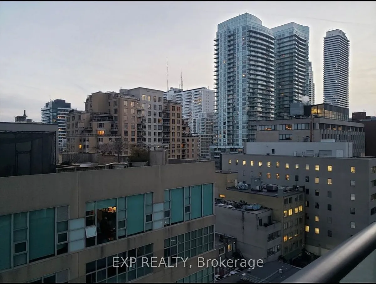 Building Photo - 185 Roehampton Ave #911
