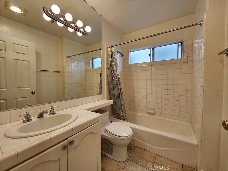 10630 Moorpark St #104 — Photo 24