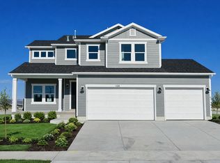 5215 S Paramount Dr, Riverdale, UT 84405