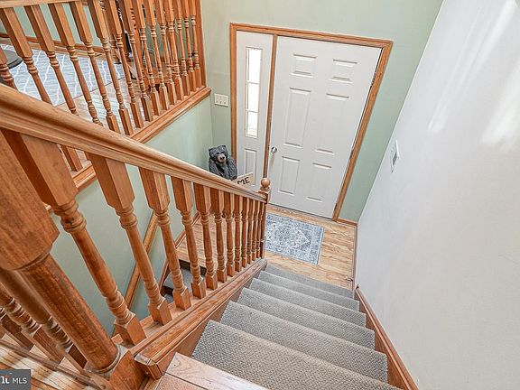 3rd image of 1564 Sunnyhill Ave