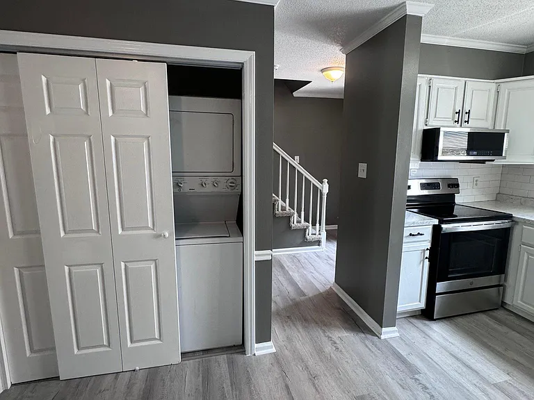 1131 Glendale Dr — Photo 8