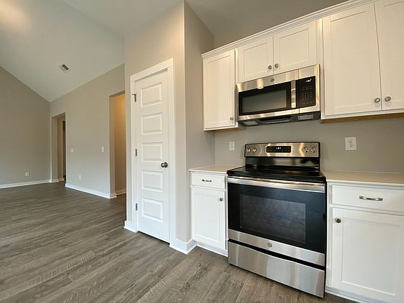 5th image of 65 Red Oak Ct