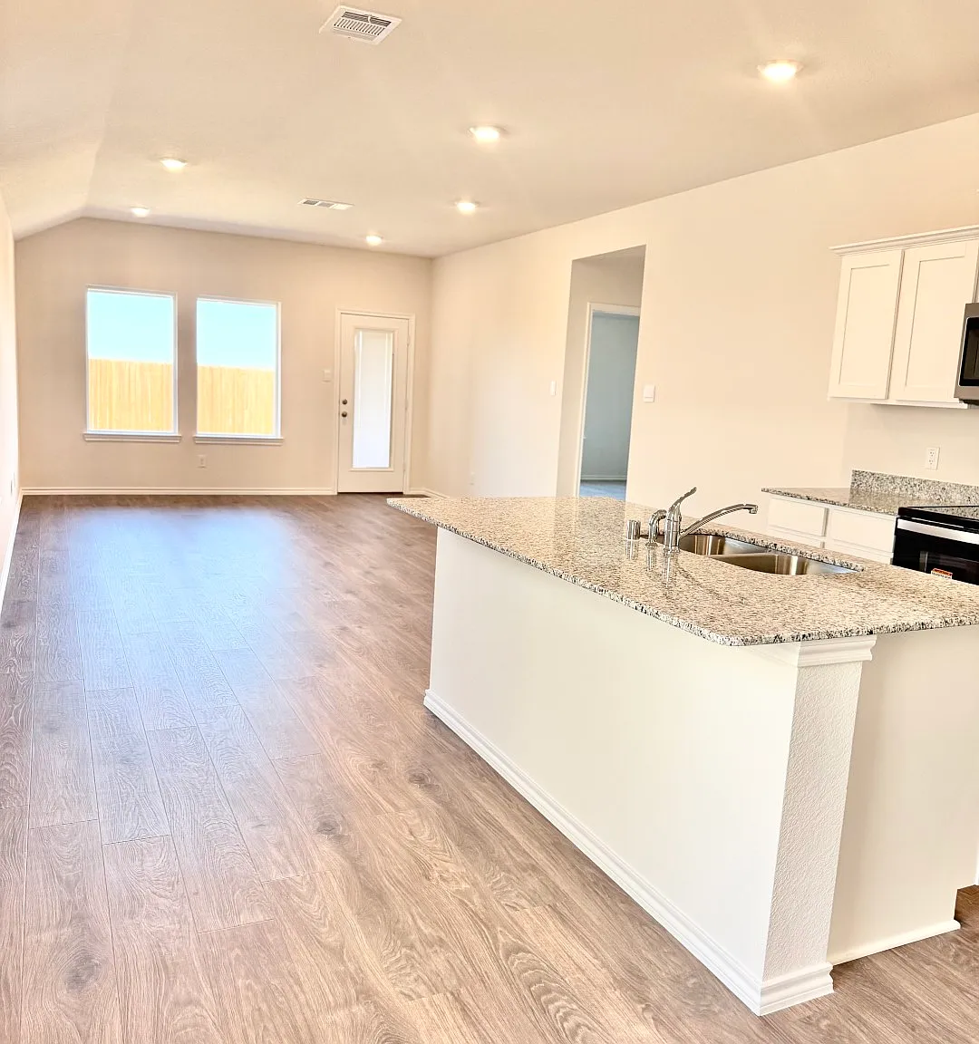 909 Jefferson Way — Photo 4