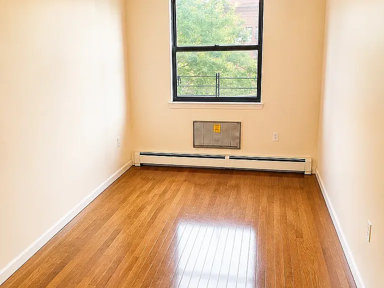302 Hart St #3 — Photo 6